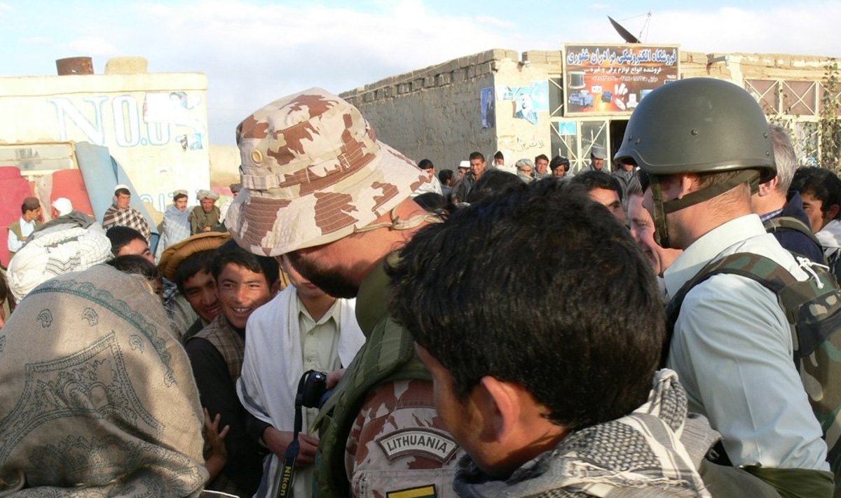 Karys bendrauja su afganistaniečiais