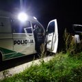 Mažeikių rajone nuo policijos bėgęs vairuotojas paliko automobilį pilną kontrabandos