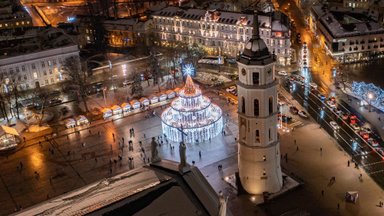 Sostinė jau ruošiasi Kalėdoms: skelbiamas Katedros aikštės papuošimo konkursas