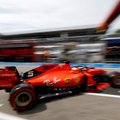 Košmariška diena Vetteliui ir „Ferrari“: vokietis namų trasoje startuos paskutinis