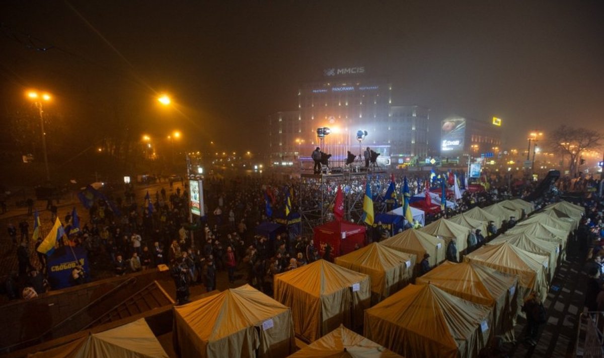 Ukrainos protestuojai nesitraukė ir naktį