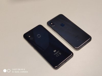 Xiaomi Mi 8 ir iPhone X