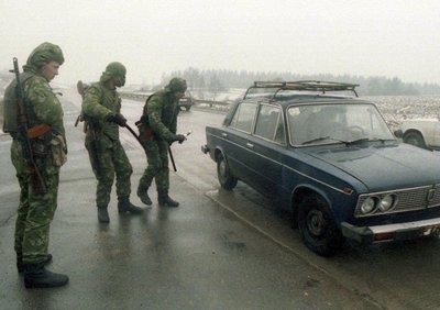 Sovietų Sąjungos kariuomenės vykdoma Lietuvos kelių blokada ir kontrolė. Vilnius, 1991 m.