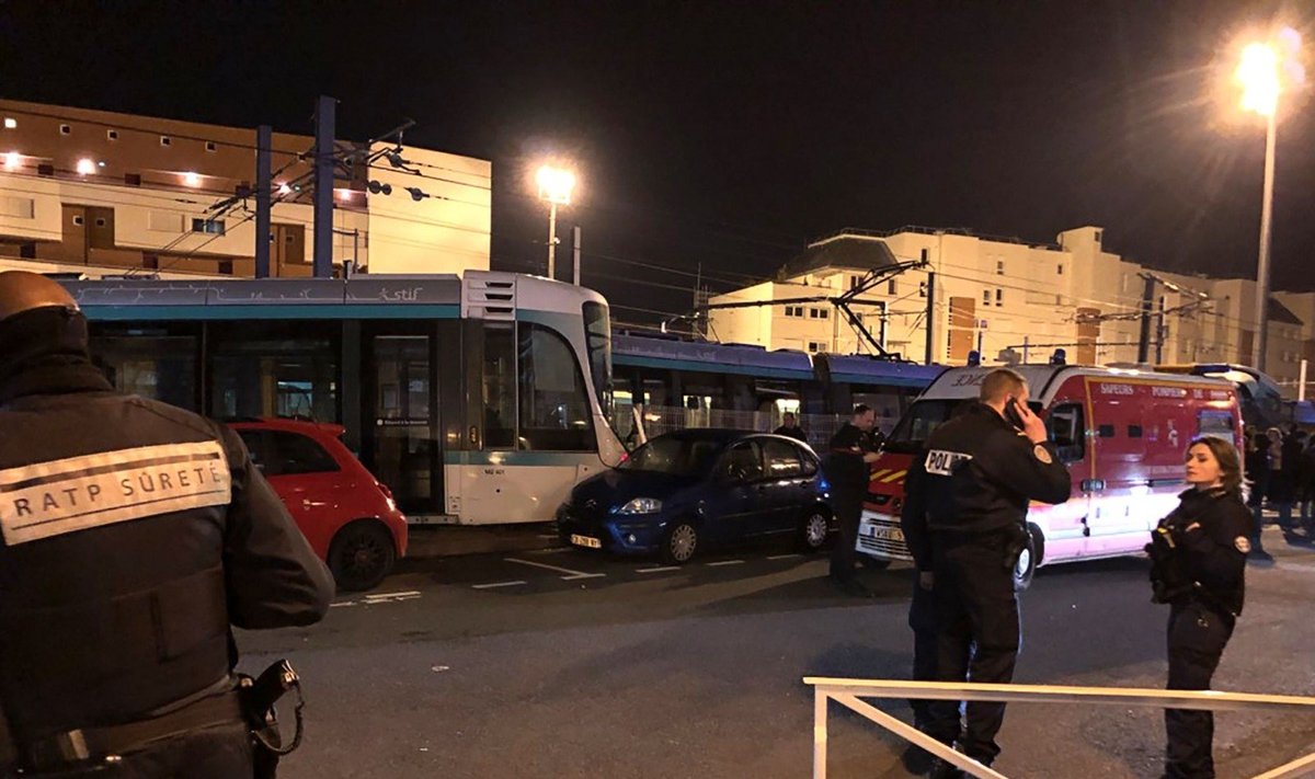 Paryžiaus priemiestyje per retą tramvajaus avariją sužeista 12 žmonių
