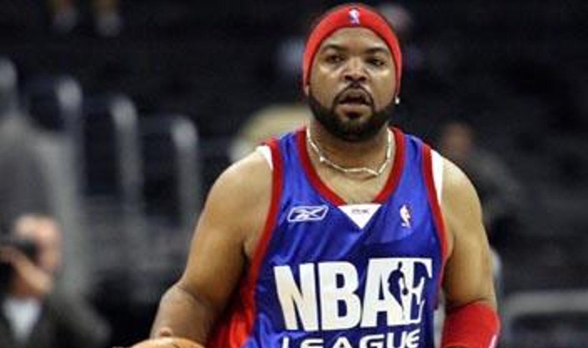 Reperis Ice Cube dalyvauja "NBA Entertainment league" labdaros krepšinio varžybose