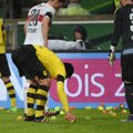 Dortmundo „Borussia“ klubą gali nubausti už jų fanų protestą teniso kamuoliukais