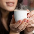 Ar tikrai nesveika gerti kavą tuščiu skrandžiu? Atsakymas greičiausiai jus nustebins
