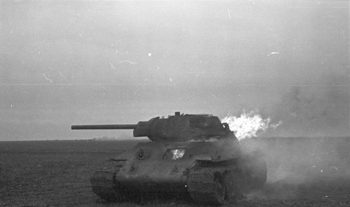Pamuštas sovietų tankas T-34. 1941-ieji metai