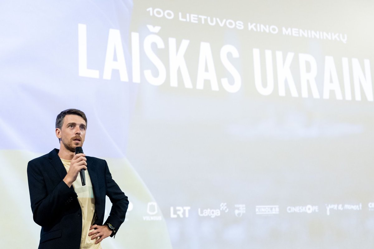 I primi ospiti si sono riuniti per la première preliminare del documentario “Lettera all’Ucraina”.