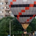 Oro balionas leidosi Kauno gatvėje