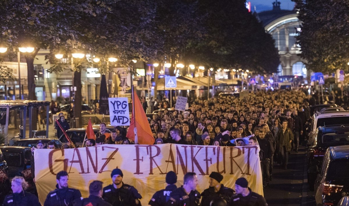 Vokietijoje protestuota prieš kraštutinės dešinės partijos AfD patekimą į parlamentą