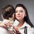 Priežastys, kodėl vyras turi uždirbti daugiau nei žmona