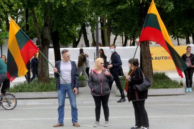 „Šeimų sąjūdžio“ protesto akcija prie Kauno savivaldybės