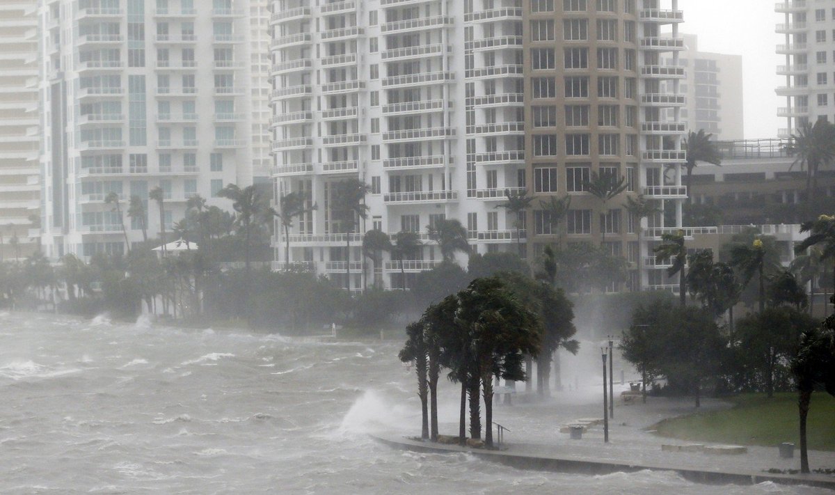 Uraganas „Irma“ keliauja per Floridą