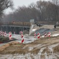 Rajoniniai keliai gali būti slidūs, potvynio vanduo kelyje į Rusnę nuslūgo