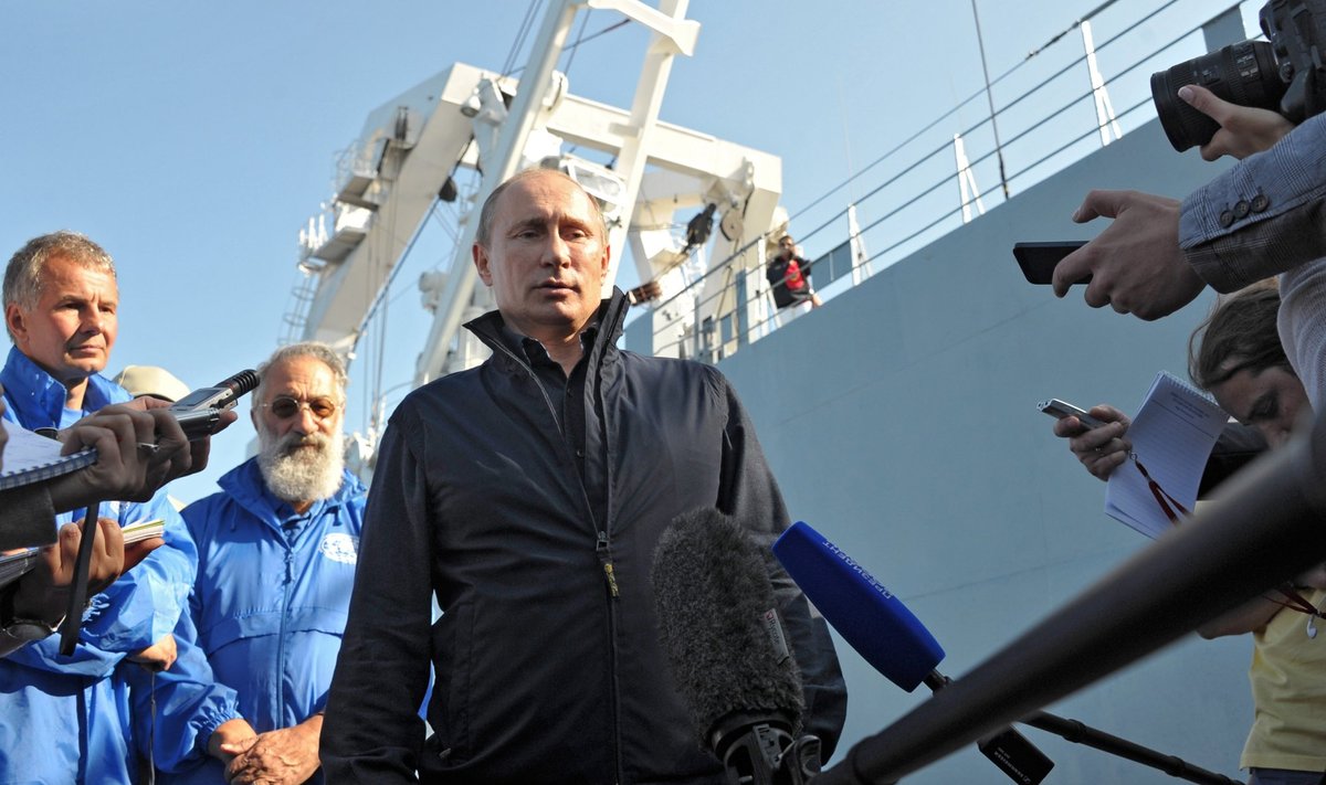 Vladimiras Putinas batiskafu panėrė į Baltijos jūros dugną 