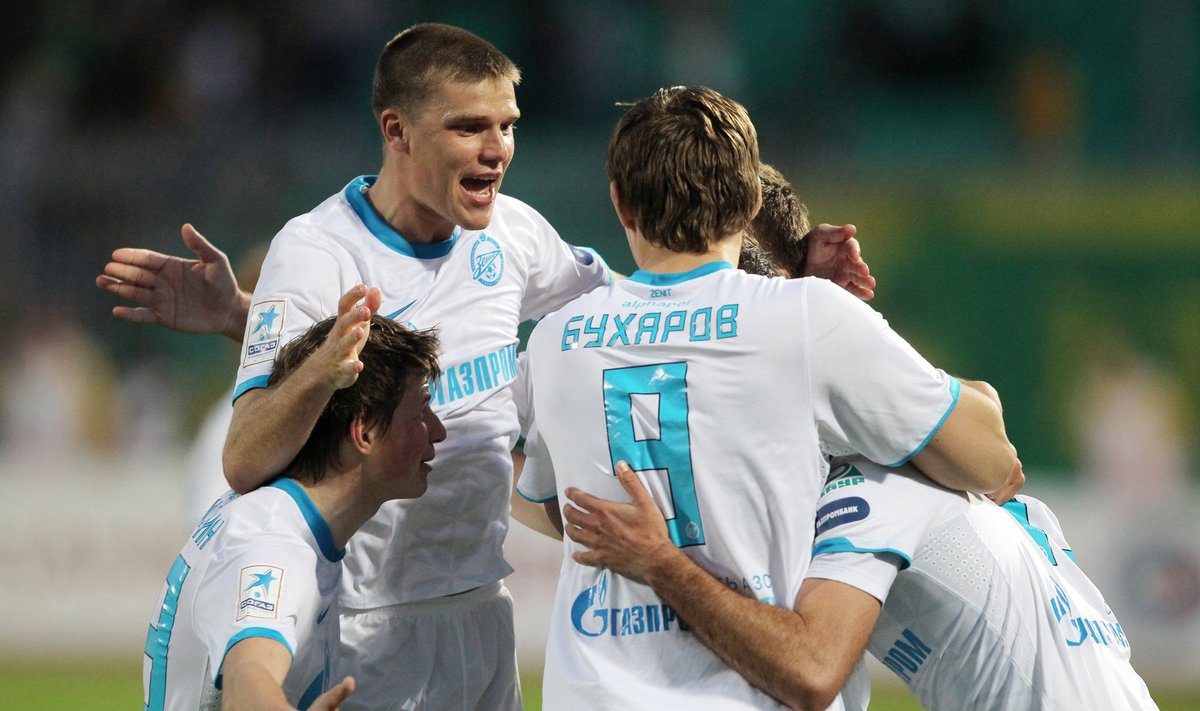 "Zenit" futbolininkai džiaugiasi įvarčiu