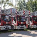 Vilniuje ugniagesiai 35 metrų aukštyje gelbėjo susižalojusį kranininką