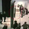 Rusijoje nuteistas kalėti trejus metus paveikslą visų akivaizdoje pavogęs vyras
