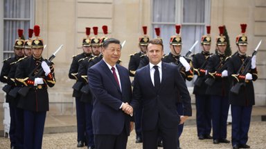 Paryžiuje deryboms susitiko Xi Jinpingas ir Macronas
