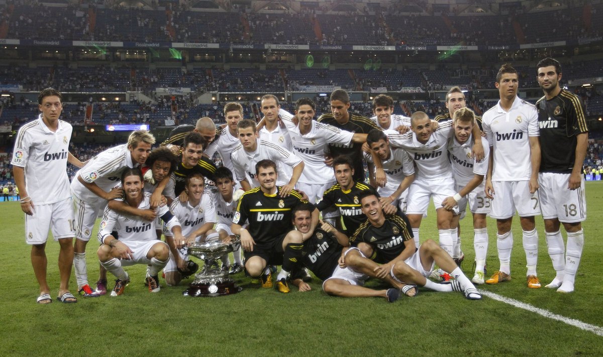 Madrido "Real" pozuoja su trofėjumi