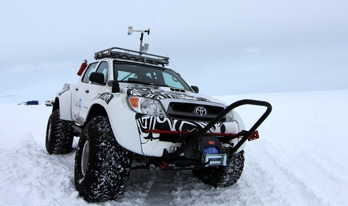 Toyota Hilux visureigis Antarktidoje