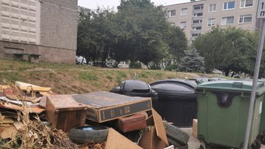Vilniuje stebėjimo kameros jau fiksuoja atliekų tvarkymo pažeidėjus: per kelias savaites – daugiau nei 70