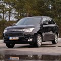 Naudoto „Mitsubishi Outlander PHEV“ testas: populiariausias pasaulyje įkraunamas SUV
