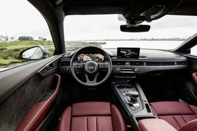 "Audi A5 Coupe" salonas