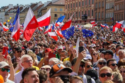 Lenkijos opozicija surengė plataus masto antivyriausybinį protestą
