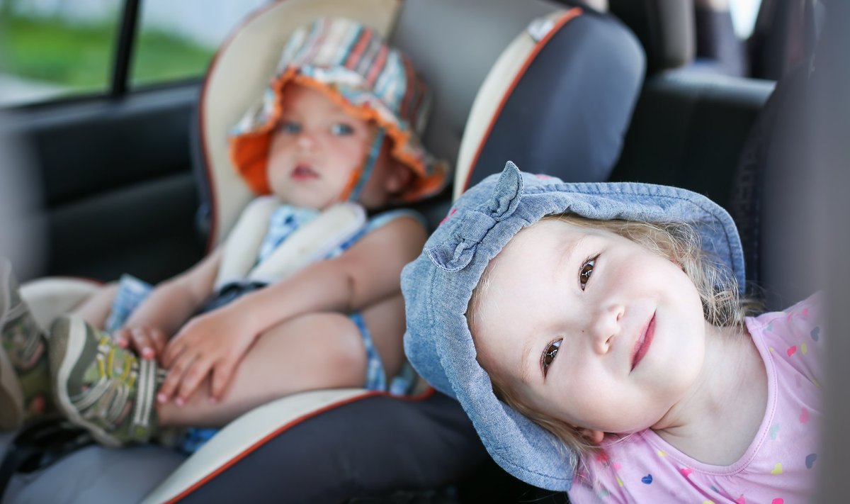 Vaikai automobilyje
