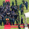 Susiskaldžiusi Zimbabvė atsisveikina su buvusiu prezidentu Mugabe