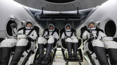 NASA: po beveik šešių mėnesių kosmose į Žemę sugrįžo keturių žmonių įgula