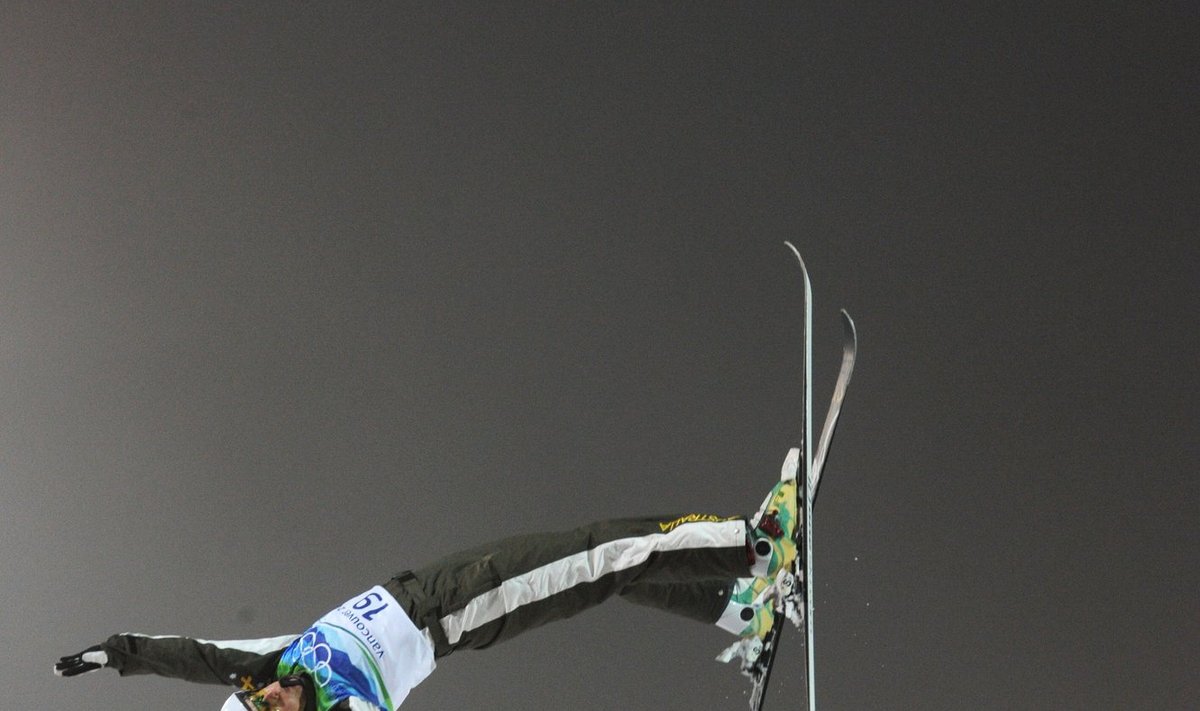 Australijos akrobatinio slidinėjimo sportininkės Elizabeth Gardiner šuolis olimpiadoje Vankuveryje.