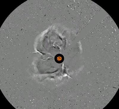 Galingas Saulės vainikinės masės išsiveržimas, laimei, nebuvo nukreiptas į Žemę. NASA nuotr.