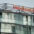 Vykstant tyrimui „Swedbank“ nurėžia premijas aukštesnės grandies vadovams