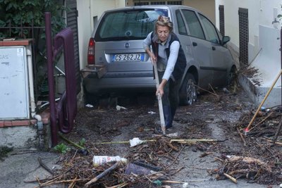 Šiaurinę ir centrinę Italijos dalį užklupusios smarkios audros nusinešė mažiausiai šešių žmonių gyvybes