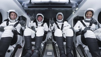 Axiom Mission I astronutai SpaceX Crew Dragon kapsulėje. 2022 metų balandis. Šaltinis: SpaceX