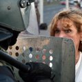 Протесты в Беларуси: ОМОН пытался помешать маршу женщин в Минске