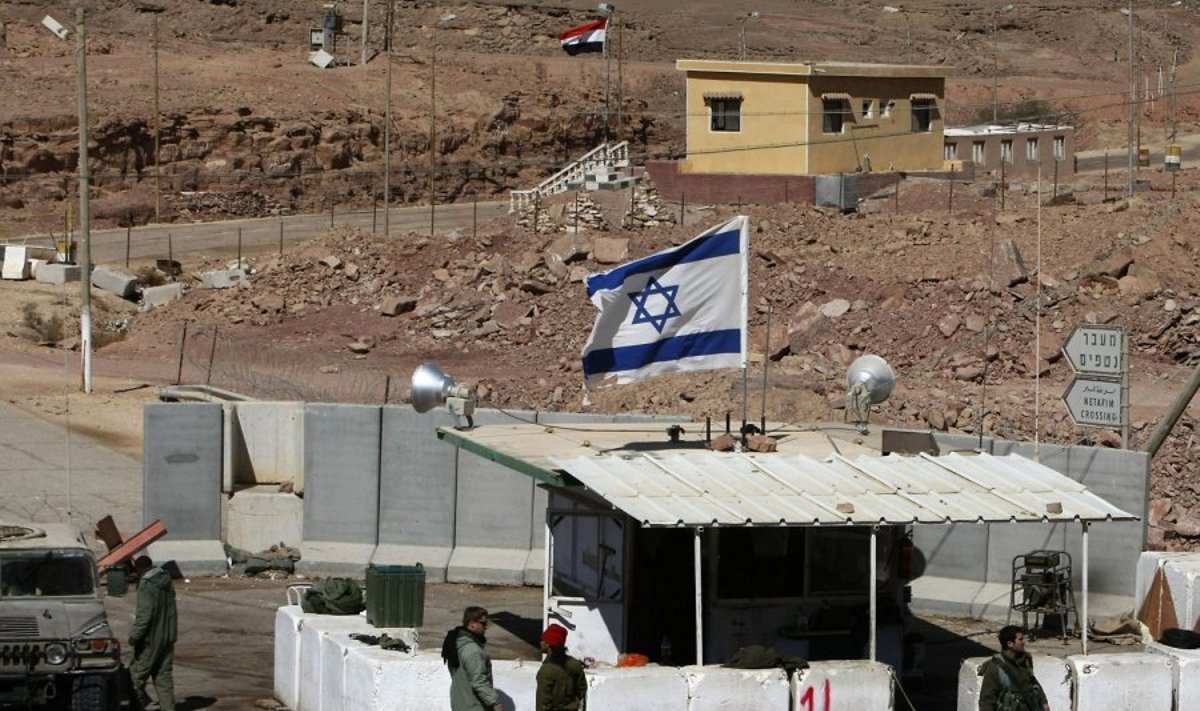 Izraelyje netoli sienos su Egiptu apšaudyti autobusai