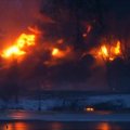 Vakarų Virdžinijoje nuo bėgių nulėkus naftos sąstatui kilo didelis gaisras