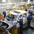 Pritrūkus variklių, „Volkswagen“ gamykloje Vokietijoje stabdoma elektromobilių gamyba
