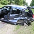 Vilkiką lenkęs „Opel“ susidūrė su „Renault“ - sužalota pagyvenusi pora