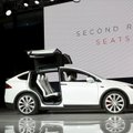 „Tesla“ bėdos nesibaigia: pradėtas tyrimas dėl dar vienos mįslingos avarijos