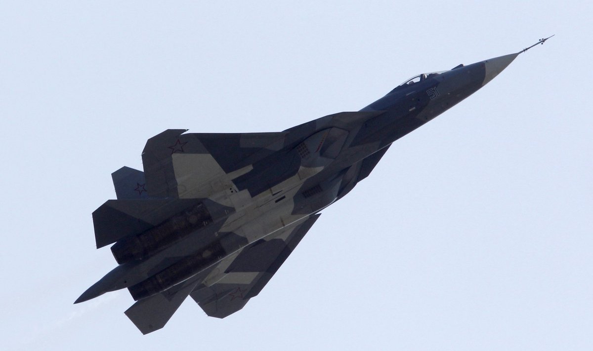 Rusija pademonstravo radarais nesusekamą naikintuvą "Suchoi T–50"