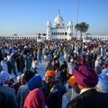 Šimtai Indijos sikhų pradėjo istorinę piligriminę kelionę į Pakistaną