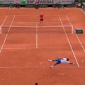 Čempioniškas R. Nadalio žaidimas ir G. Monfilso „vartininko“ šuolis