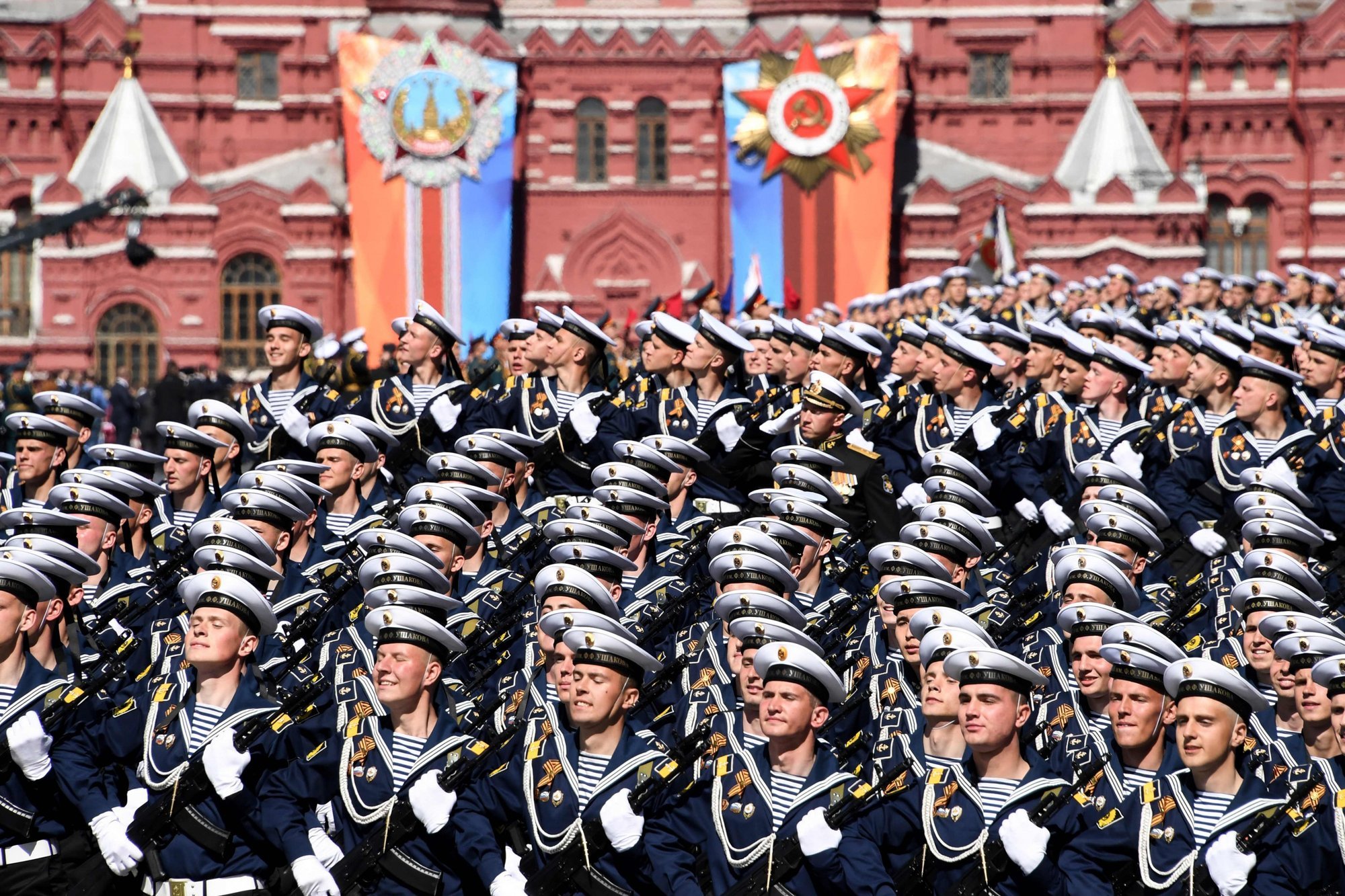 Парад победы в москве 2022 год. Парад победы в москве 9 мая 2019 года. Дворцовая площадь в санкт-петербурге 9 мая. Парад победы 2008 в москве. Парад победы в москве 2022 год.