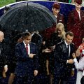 Protokolo žinovas gėdina Rusiją: Putinui turėjo atitekti ne pirmas, o tik trečias skėtis