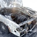 Kaune iš degalinės teritorijos pavogtą „Audi A6“ rado sudegintą miške
